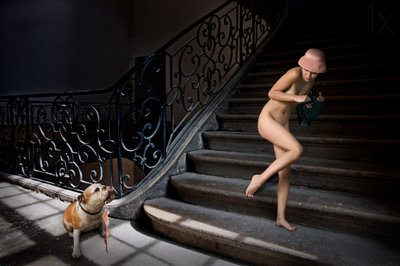 Donna nuda su una scala buia da Christine von Diepenbroek