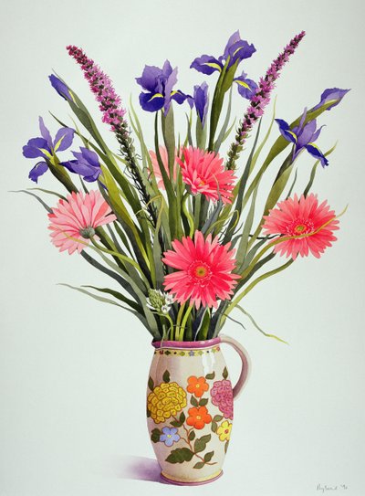 Iris e gerbera in una brocca olandese da Christopher Ryland
