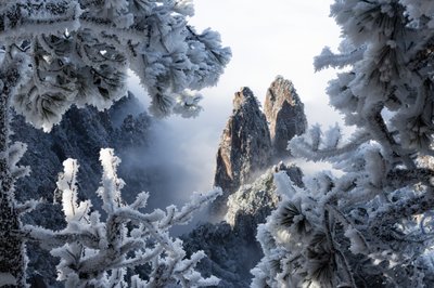 Maestose cime invernali da Chuanxu Ren