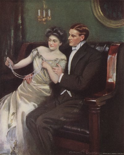 Donna che riceve una collana di perle in regalo da Clarence F. Underwood