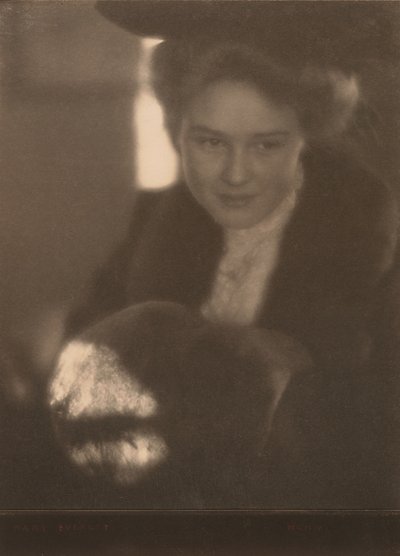 Ragazza con manicotto da Clarence H White