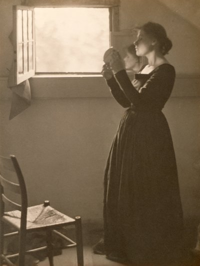 Ragazza con uno specchio, 1898 da Clarence Henry White