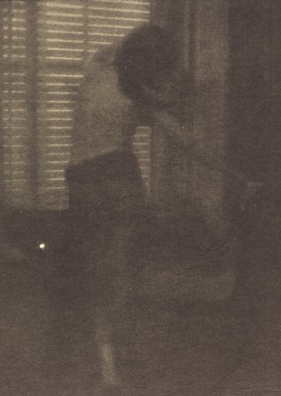 Modella nello studio di New York, 1915 circa (foto) da Clarence Henry White