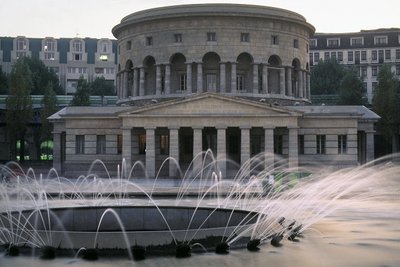 La rotonda di La Villette costruita nel 1789 da Claude Nicolas Ledoux. da Claude Nicolas Ledoux