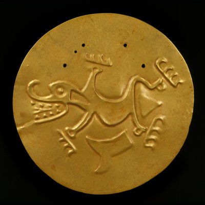 Disco Pectoral con Coccodrillo, 300-1550 d.C. da Coclé Gran