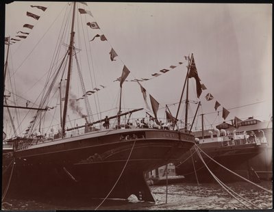 S.S. "Umbria" al molo, c.1897 da Company Byron