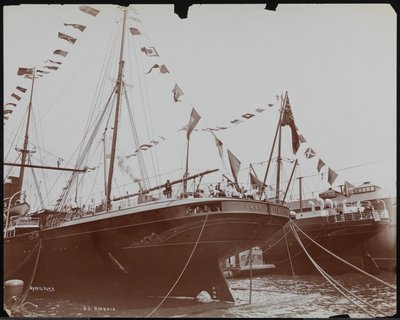 S.S. "Umbria" al molo, c.1897 da Company Byron