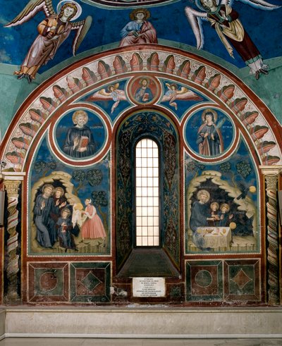 Diversi episodi della vita di San Benedetto da Norcia: a sinistra una donna porge un pezzo di pane avvelenato a San Benedetto, a destra un corvo prende il pane e salva San Benedetto. Affresco del Maestro Consolo, Chiesa Inferiore del Monastero da Consolo 