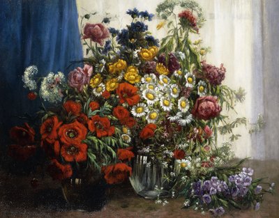 Papaveri, crisantemi, peonie e altri fiori selvatici in vasi di vetro da Constantin Stoitzner