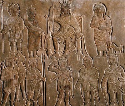Rilievo che raffigura un imperatore romano deificato che riceve omaggio da nomadi egiziani da Coptic