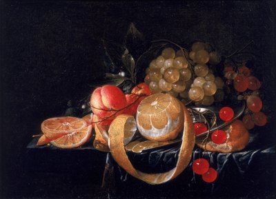 Una natura morta con un limone, uva, ciliegie e albicocche su un piatto di peltro da Cornelis de Heem