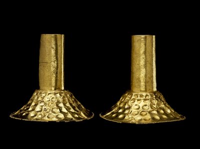 Coppia di ornamenti auricolari indossati da un sovrano o sciamano da Culture Chimu