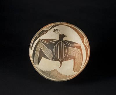 Ciotola con motivi dipinti, 1060-1110 circa (ceramica con pigmento) da Culture Mimbres