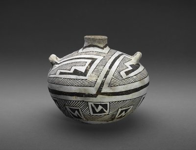 Vaso (Olla) con disegni a gradini e strisce da Culture Mogollon