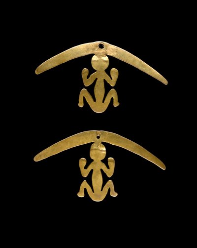 Coppia di pendenti auricolari, 600-1600 d.C. da Culture Nariño