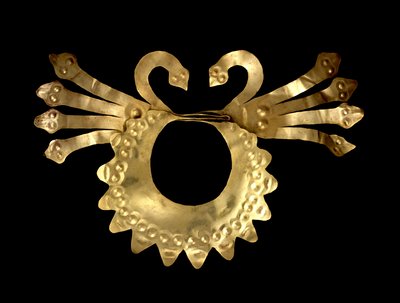 Ornamento per naso con serpenti da Culture Nazca