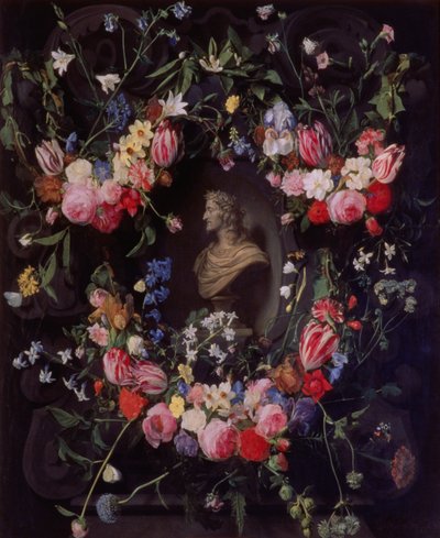 Ghirlanda di fiori che circonda un busto di marmo dell