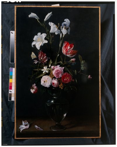 Ghirlande di rose, tulipani, narcisi e altri fiori sospesi da nastri blu da Daniel Seghers