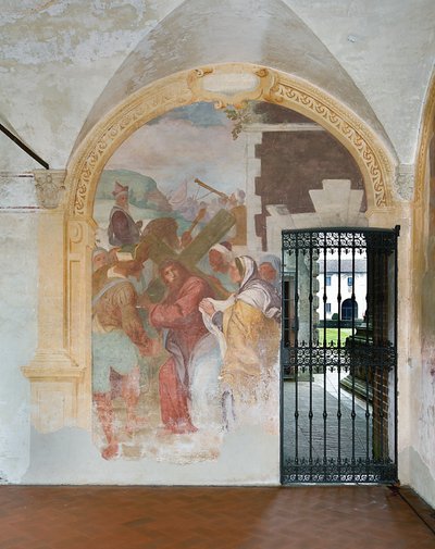 Gesù con la croce al Calvario e l