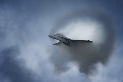 Boom sonico di un jet da combattimento da Darek Siusta