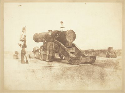 Il cannone "Mons Meg" al Castello di Edimburgo e un soldato del 2° battaglione dei Royal Scots che presidiava il Castello nel 1846 da David Octavius Hill