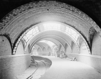 Stazione della metropolitana di City Hall, New York, c.1904 (foto b/n) da Detroit Publishing Co.