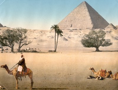 Beduini a riposo vicino alla Grande Piramide di Giza, c.1895 da Detroit Publishing Co.