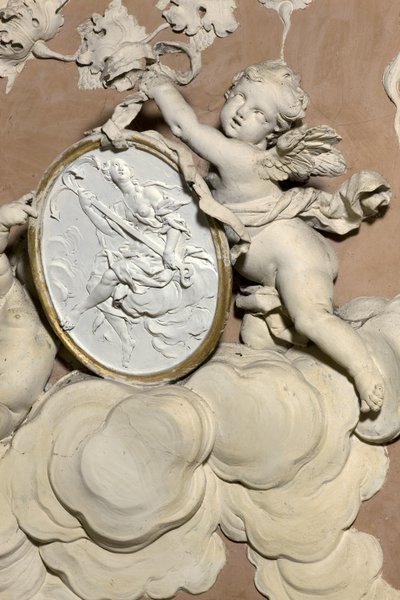 Angeli che tengono un medaglione da Diego Carloni