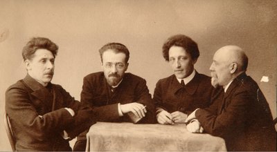 Ritratto di gruppo dei poeti Alexander Blok, Georgii Chulkov, Konstantin Erberg e Fyodor Sologub da Dmitri Spiridonovich Zdobnov
