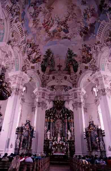 Interno rococò della chiesa, iniziata nel 1727 da Dominikus Zimmermann