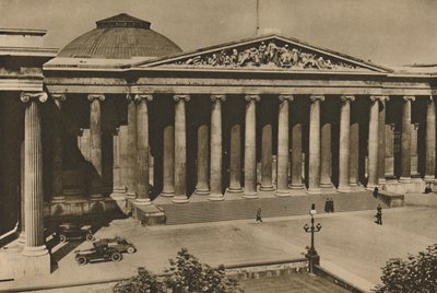 Facciata colonnata del British Museum sul sito della vecchia Montague House, c1935 da Donald McLeish