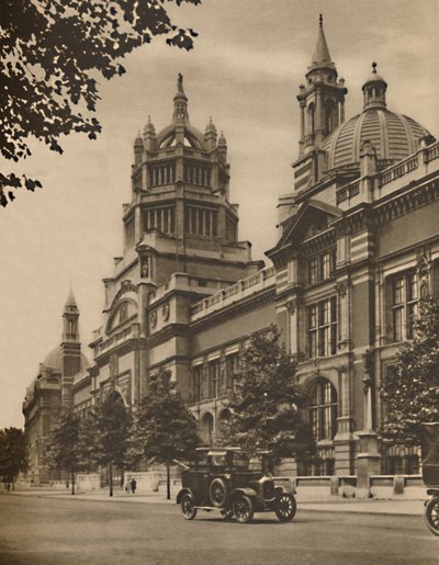 Facciata del Victoria and Albert Museum in Cromwell Road da Donald McLeish