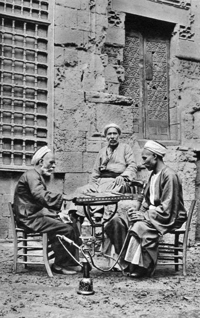 Uomini che si rilassano, Il Cairo, Egitto, c1922 da Donald McLeish