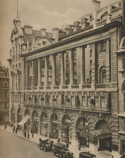 Facciata sud del Piccadilly Hotel, eretto nel 1908, c1935 da Donald McLeish