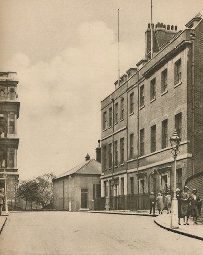 Estremità occidentale di Downing Street, No.10 e uno scorcio del Foreign Office, c1935 da Donald McLeish