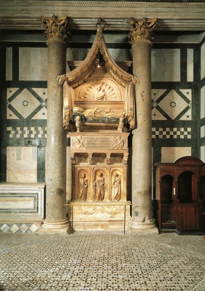 Italia, Toscana, Firenze, battistero di San Giovanni, tomba di marmo progettata da Donatello e Michelozzo per il cardinale Baldassarre Coscia, antipapa con il nome di Giovanni XXIII da Donatello