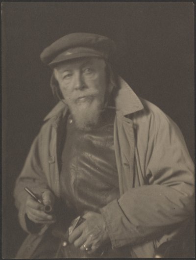 [Uomo barbuto con berretto e pipa (probabilmente un vecchio capitano di mare)] da Doris Ulmann