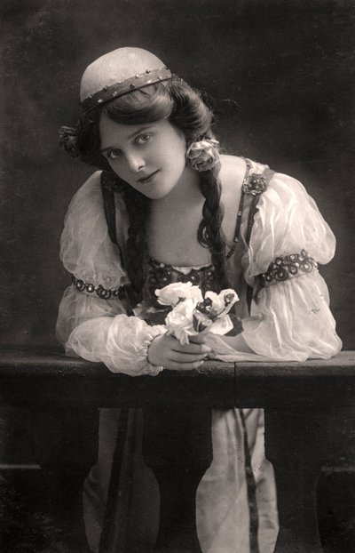 Maie Ash, attrice, 1900s da Dover Street Studios