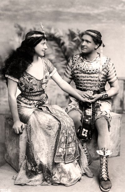 Ruth Vicent 1877-1955 e Roland Cunningham in una scena da Amasis, inizio XX secolo da Dover Street Studios