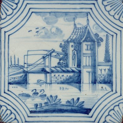 Piastrella di Delft che mostra un ponte levatoio su un canale, XIX secolo da Dutch School