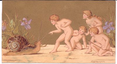 Cartolina di auguri vittoriana di quattro fate nude che prendono in giro una lumaca su uno sfondo dorato da E. Gertrude Thompson