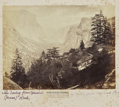 Valle di Yo-Sem-i-te, California. La valle dalla roccia Komah (Luna) da Eadweard J. Muybridge