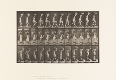 Salire e scendere da una roccia, un cesto sulla testa da Eadweard Muybridge