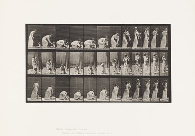 Tavola 214. Sollevando un Bambino (70) da Terra, Girando da Eadweard Muybridge