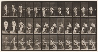 Piatto 238. Seduto su una sedia, incrociando le gambe, bevendo da una tazza da tè da Eadweard Muybridge