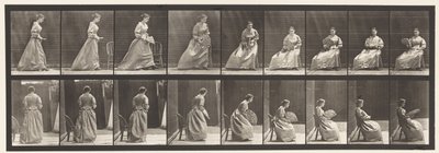 Sedersi e sventolare un ventaglio da Eadweard Muybridge