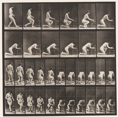 Inginocchiarsi, gomiti sulla sedia, mani giunte (tavola 254) da Eadweard Muybridge