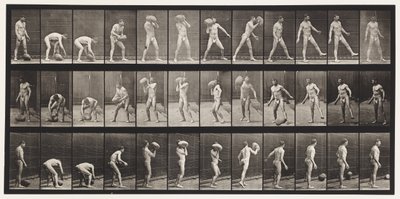 Tavola 317. Sollevare una roccia di 70 libbre da Eadweard Muybridge