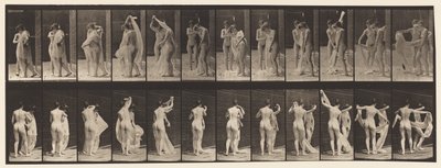 Piatto 428. Toilette; Due modelli, 1 si spoglia da Eadweard Muybridge