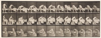 Piatto 436. Rifacendo un letto da Eadweard Muybridge